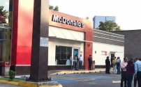 Mujer DISPARA contra empleados de McDonals “porque no la dejaron comer adentro”