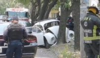 Sujeto choca en Xochimilco y ABANDONA el cuerpo de su madre en el coche