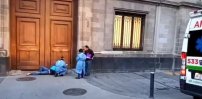 Hombre con Covid-19 se manifiesta en Palacio Nacional y se DESMAYA