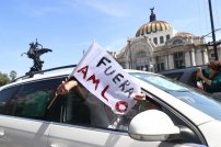 Durante encuentro de AMLO con Trump, el Frente AntiAMLO se manifiesta en embajada de EU