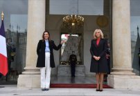 Redes apoyan viaje de Beatriz a París: “Una gran representante de nuestro país”, dicen