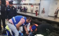 Sujeto se lesiona en estación del metro; un vagón golpeó su cabeza cuando se asomó a ver si venía